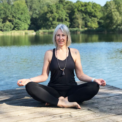 Claudia Forstmeier Yogateacher RYT500 AYA & Yoga und Krebs Trainerin